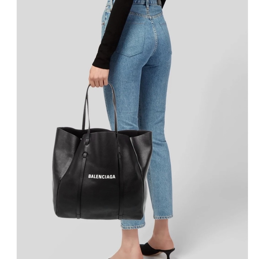 Balenciaga Black Leather shoulder bag